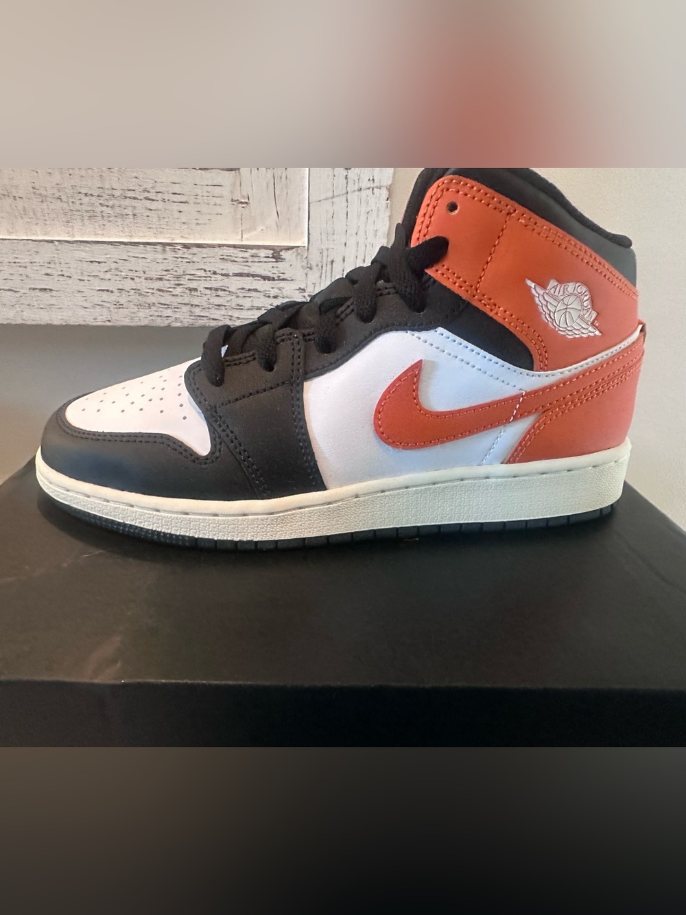 Nike Air Jordan 1 Mid GS Starfish Black White Sail Youth 5Y NIB DQ8423-801